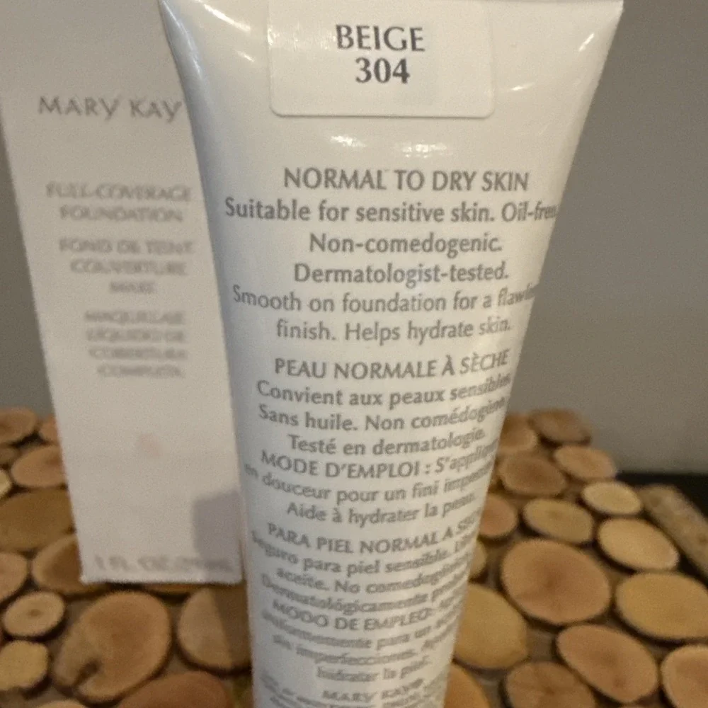 Mary Kay Full Coverage Foundation Beige 304 #367000 Normal to Dry Skin